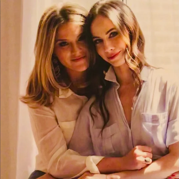 NWT Jenna Bush Hager Sisters First: STORIES from our WILD and WONDERFUL LIFE - Picture 9 of 12